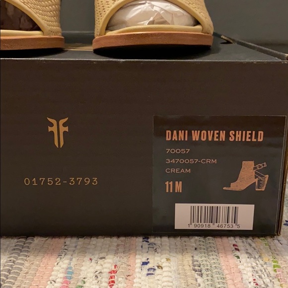 NIB Frye Dani Woven Shield Bootie in Cream size 11 - Picture 5 of 5